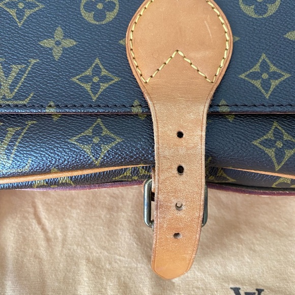 🔥🔥Authentic LV Monogram Cartouchiere GM🔥 - Picture 8 of 16